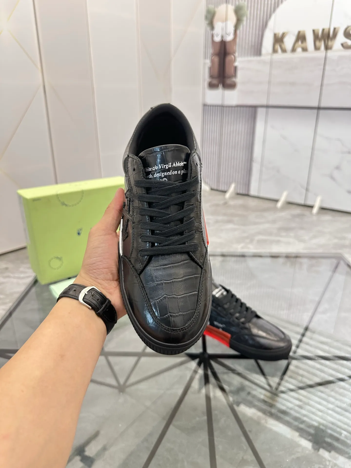 Selling men's shoes 💰: 💰P440¥ Product trademark: OFF WHITE *"OFF WHITE*" low-top casual shoes Regular size: 35-45 (can be customized to 46) Couple style Product material: imported cowhide upper, breathable lining, original outsole. No.: H203